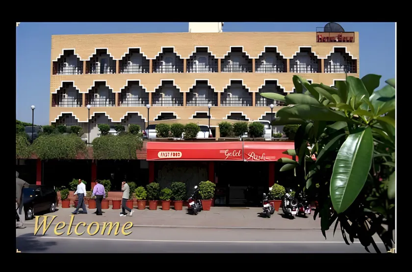 Hotel Gold - Image 1