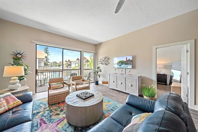 Siesta Beach Retreat 2 Bedroom Townhouse - Image 1