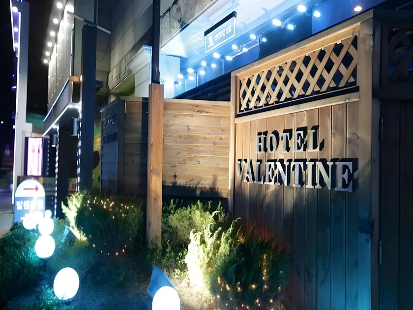 Valentine Hotel - Image 1