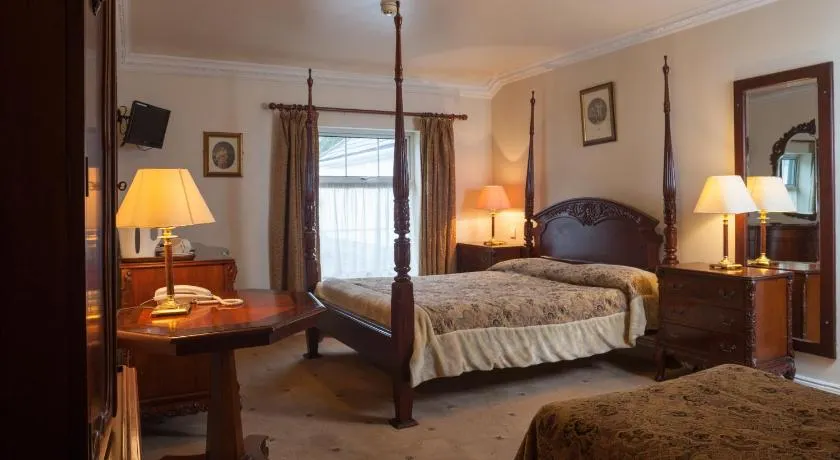 Mills Inn - Image 1