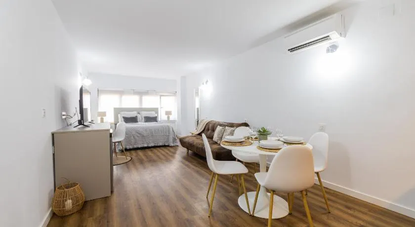 FLORIT FLATS - The Apolo Apartment - Image 1
