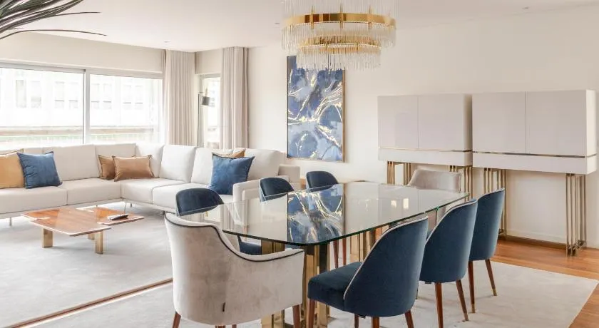 The Eight Luxury Stay - Image 1