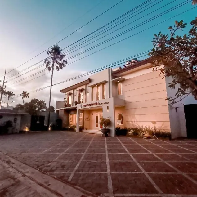 Hotel Flamboyan - Image 1
