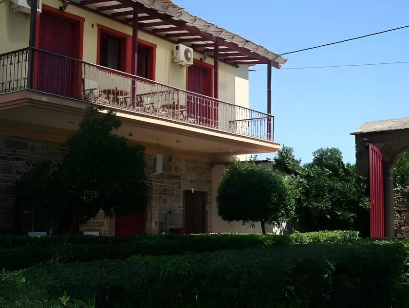 Manganos Apartments - Image 1