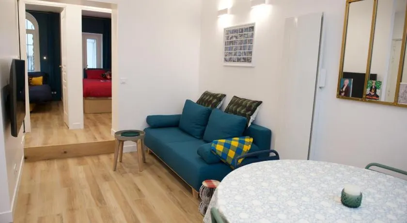 CHARMING Parisian Apartment WITH AIR CONDITIONING - CLIMATISATION & 2 BEDROOMS - Batignolles PARIS - Image 1
