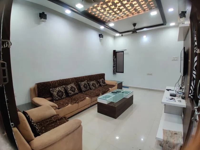 Luxurious 4BHK Bunglow - Image 1