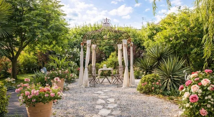 House Garden Loft - Image 1