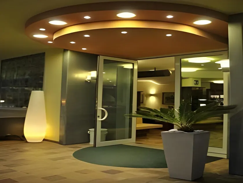 Hotel Ambassador - Image 1