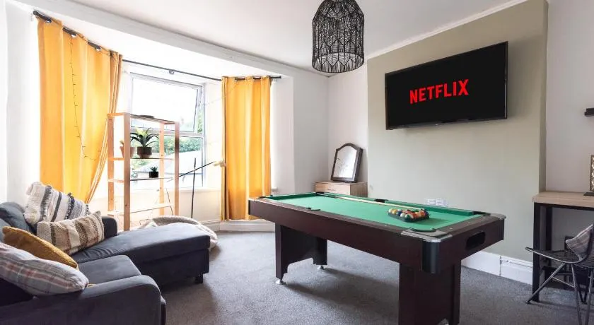 Sophia's Retreat - 2 Floor 4 Bed Apartment - Newport - Coastal Getaway - Image 1