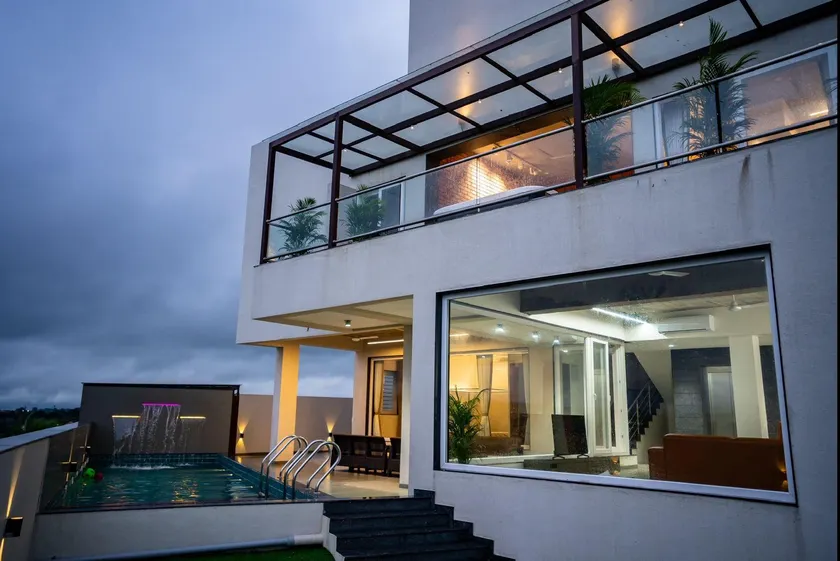 Evara Sky Jacuzzi Villa - Image 1