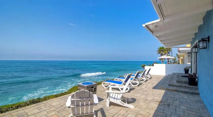 Oceanfront Villa with Private Beach Access, Remodeled Kitchen - Image 1