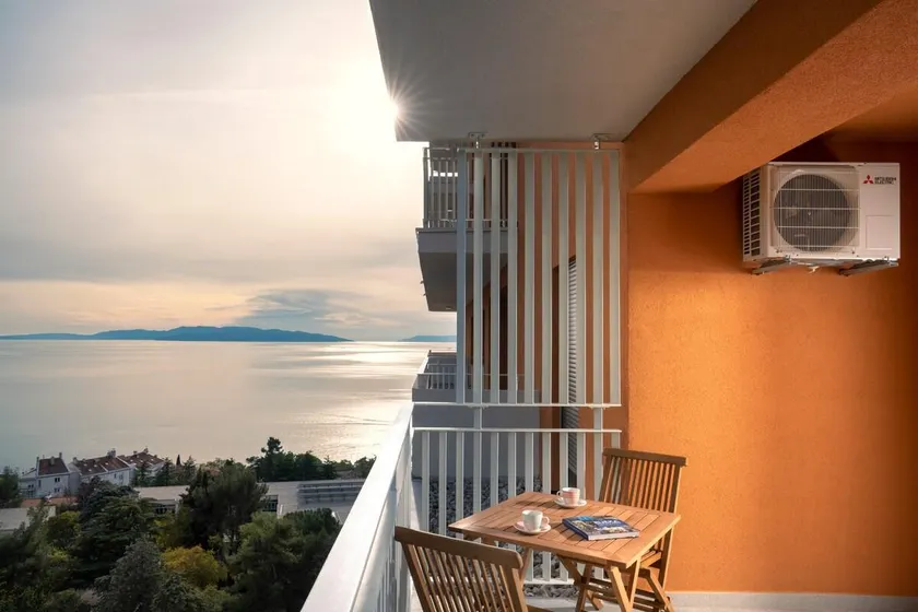 Mannequin - Contemporary apartment with garage, sea view and fast WiFi - Image 1