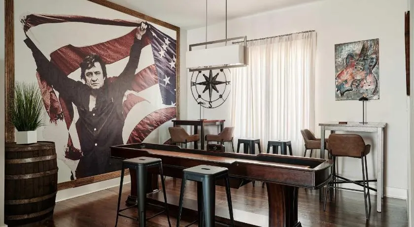 Chic 3BD, Rooftop, Game Room, 10 Min to Broadway, Garage, Ping Pong, Karaoke, Axe Throwing, Shuffleboard, 10 Mins to Broadway, 5 Mins to Five Points, Perfect for Bachelors or Bachelorettes, 24 Hr Hospitality - Image 1
