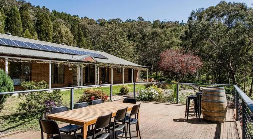 'Omaroo' Homestead Escape amongst Rolling Hills - Image 1