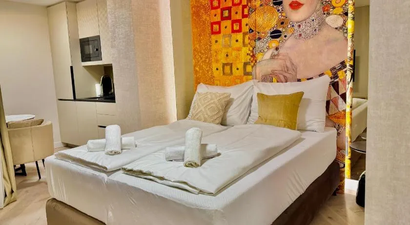 Luxury Design Klimt Apartment - Image 1