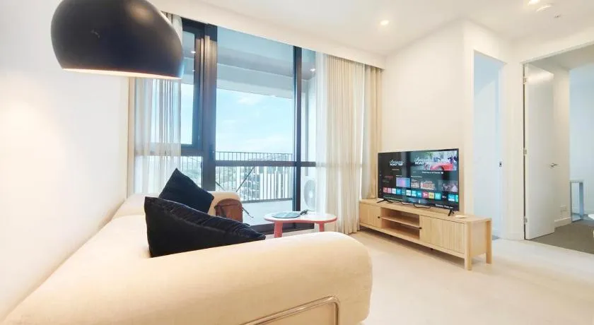 607 - 2 bedrooms 2 bathrooms large balcony opposite Box Hill Central 5 people parking space Tempo luxury apartment - Image 1