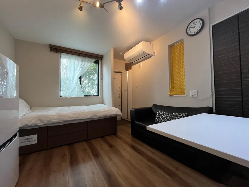 Fully equipped, luxury home with car parking - Image 1