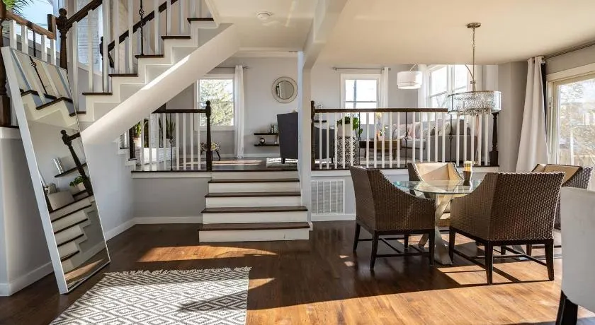 Modern Luxury Family Getaway Near Beach Casinos - Image 1