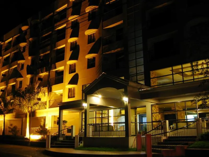 Lancaster Hotel - Image 1