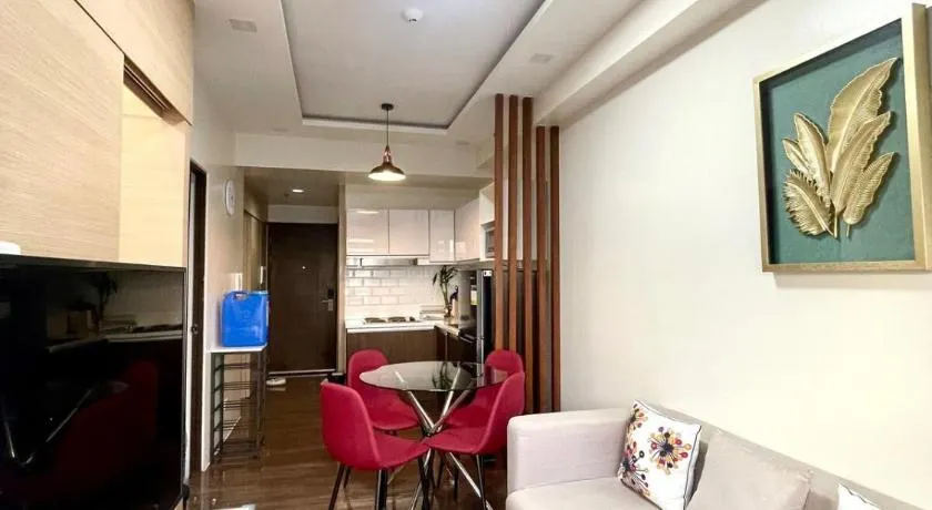 Beauty Makati Penthouse 4 room Family Condo - Image 1