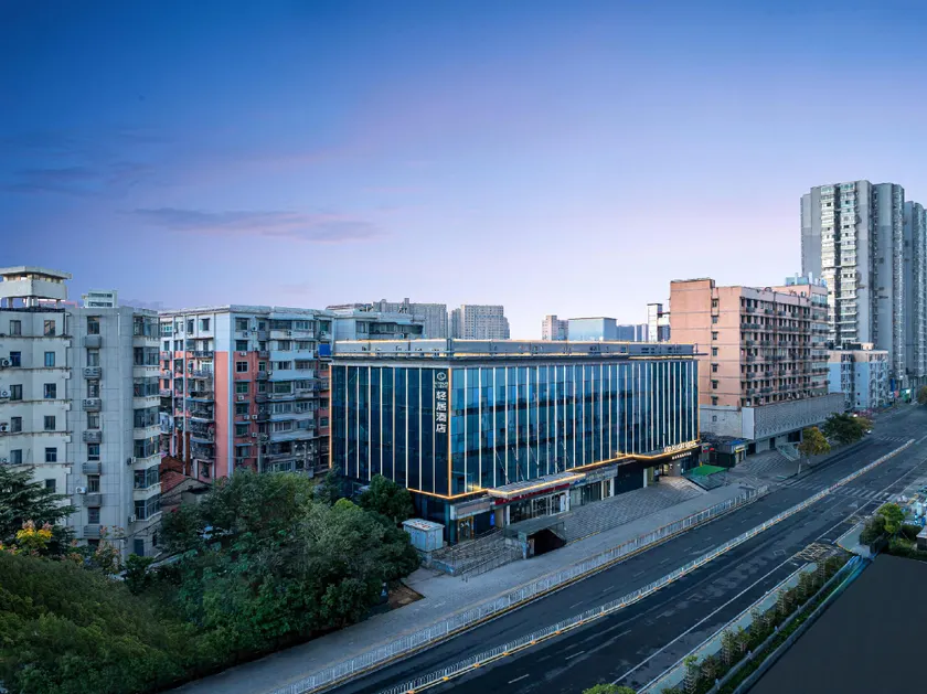 Atour Light Hotel Wuhan Optics Valley Square Subway Station - Image 1