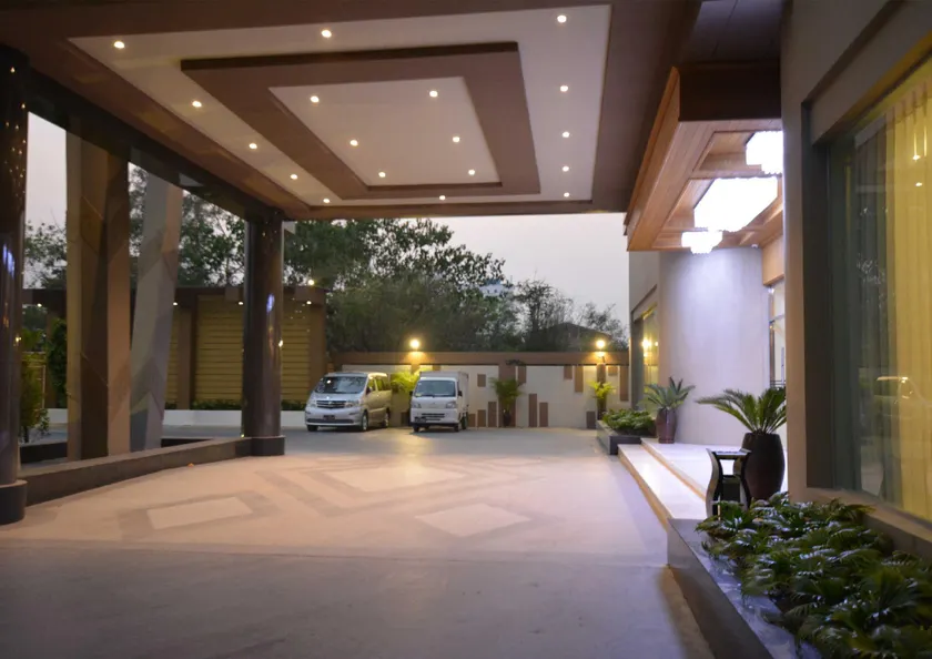 Eastern Palace Hotel - Image 1