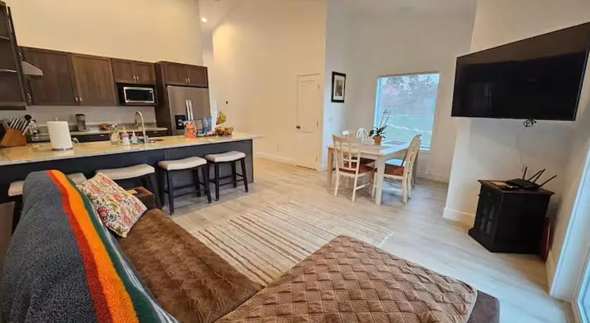 Private Townhomes with EV Charger and Parking and Free Wi-Fi - Image 1