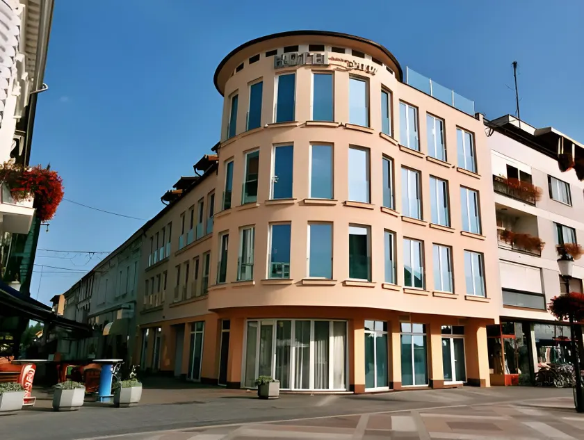 Hotel Savus - Image 1