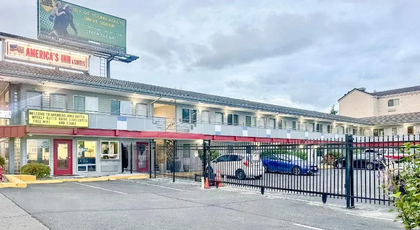 Americas Inn & Suite - Image 1