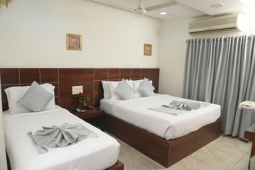 Hotel Annapoorna Residency - Image 1