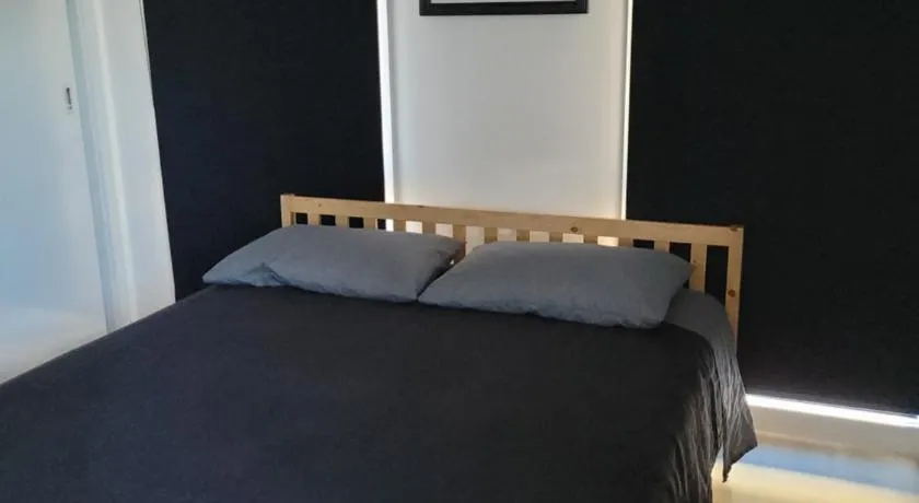 Easy homestay, room in private home, for solo traveller - Image 1