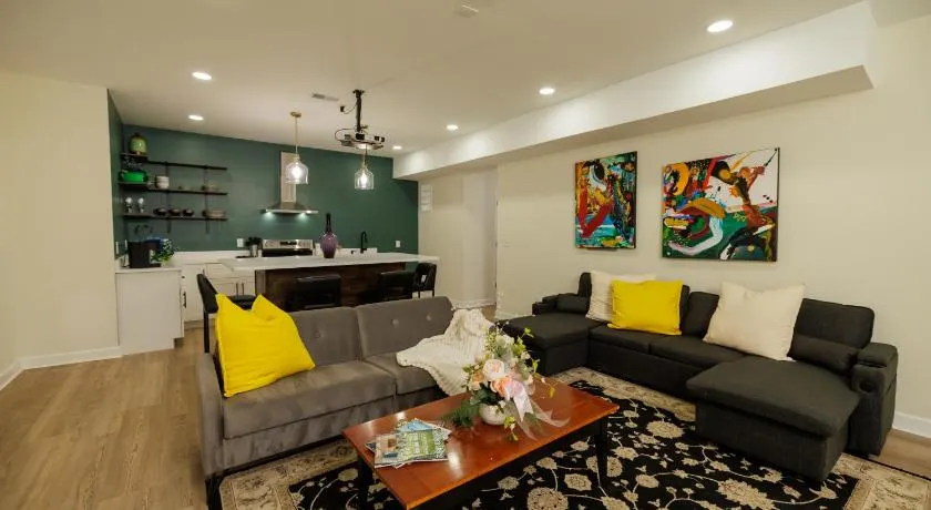 Modern Kitchen•3BR BSMT•Priv back Entry•Near Lake - Image 1