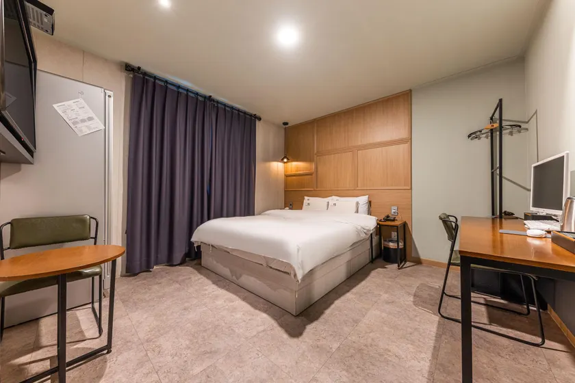 Asan Hotel 月 (Mon) - Image 1