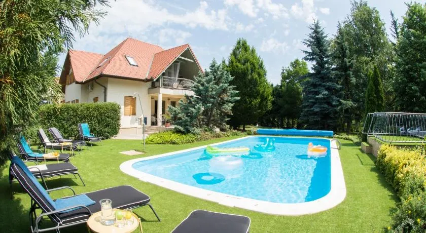 Villa Oliva Boutique Rooms Zamárdi - Image 1