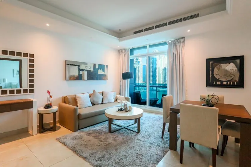 HiGuests - Spacious 1BR in Dubai Marina With Amazing Views - Image 1