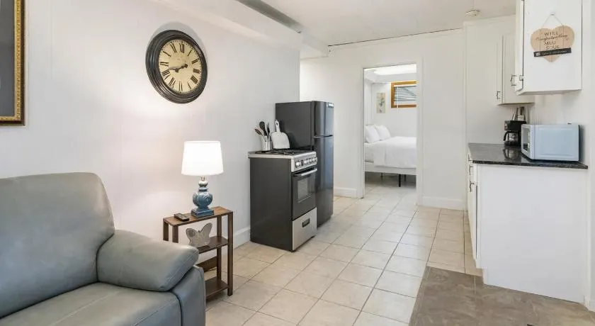 Spacious 2BR Apt • Free Parking • Baden - Image 1