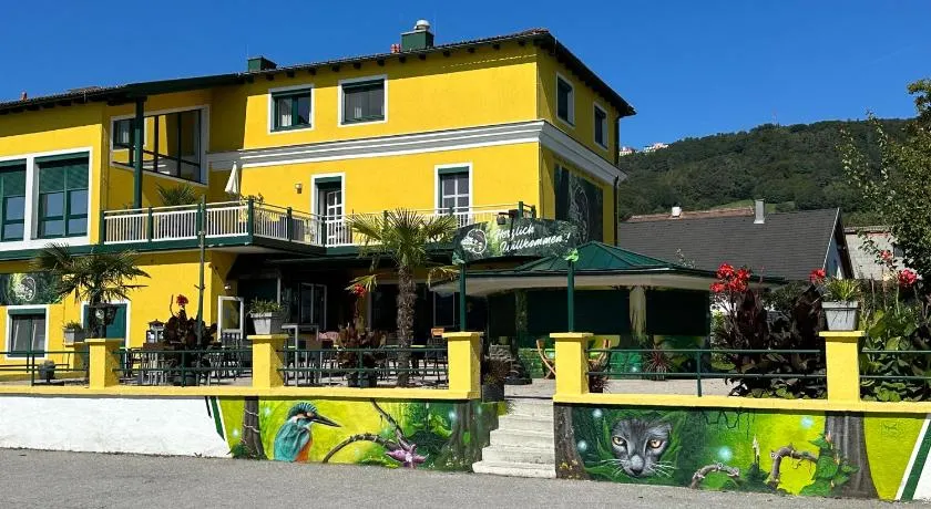 Johnys Jungle - Image 1