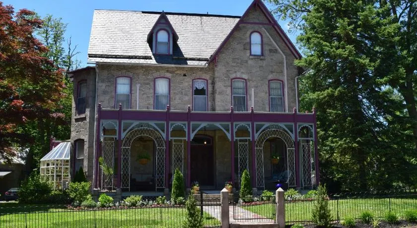 Gifford-Risley House Bed and Breakfast - Image 1