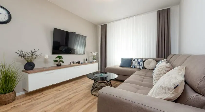 Luxe Holiday Home - Image 1