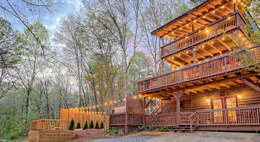 Near Downtown Helen - HotTub, Sauna, Game Room, Fire Pit - Image 1