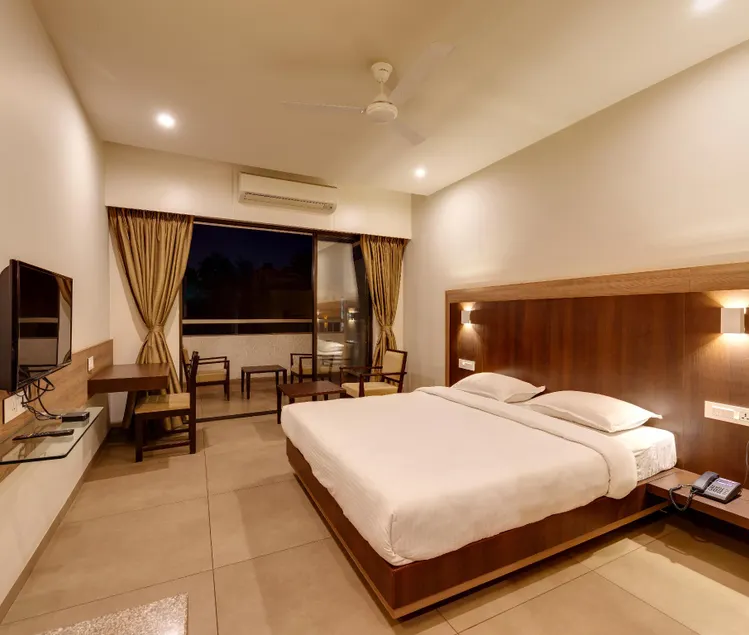 Hotel Classic Mid Town, Kolhapur NEAR MAHALAXMI TEMPLE - Image 1