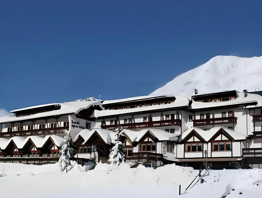 Sporting Hotel - Image 1