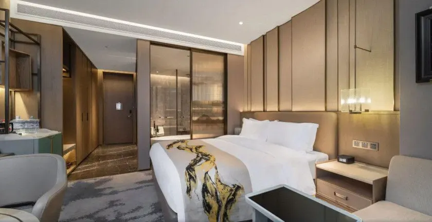 Grand Honor Hotel - Image 1