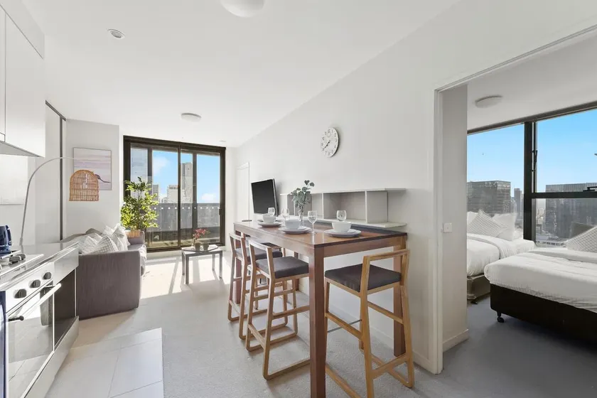 Modern 2BR on Collins Skyline Views & Parking - Image 1