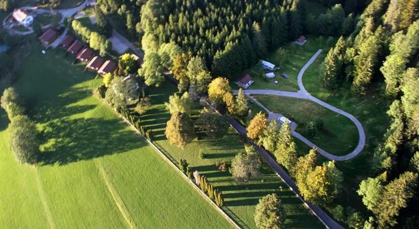 Camping-Chalets La Favière - Image 1