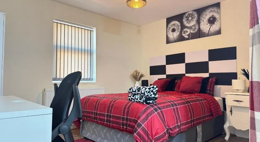 King Bed Flat with Garden, Walks & Private Parking - Image 1