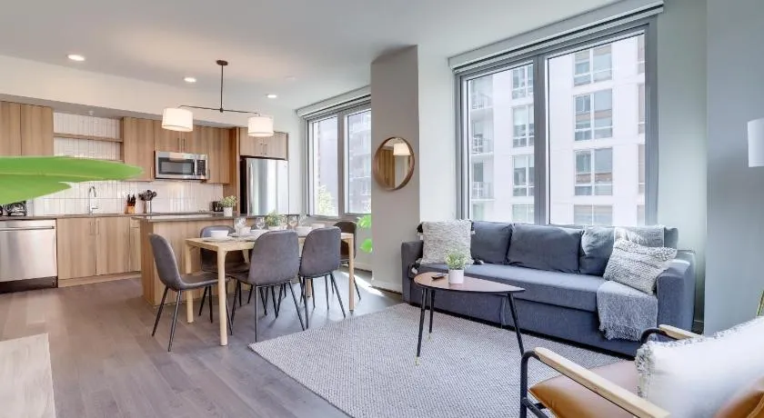Stylish Condo at Clarendon with Rooftop Views - Image 1