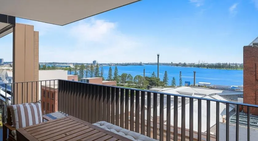 Salt & Stone - Harbour Views, Balcony & Parking x1 - Image 1