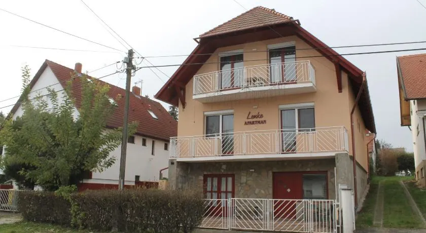 Lenke Apartmanház - Image 1