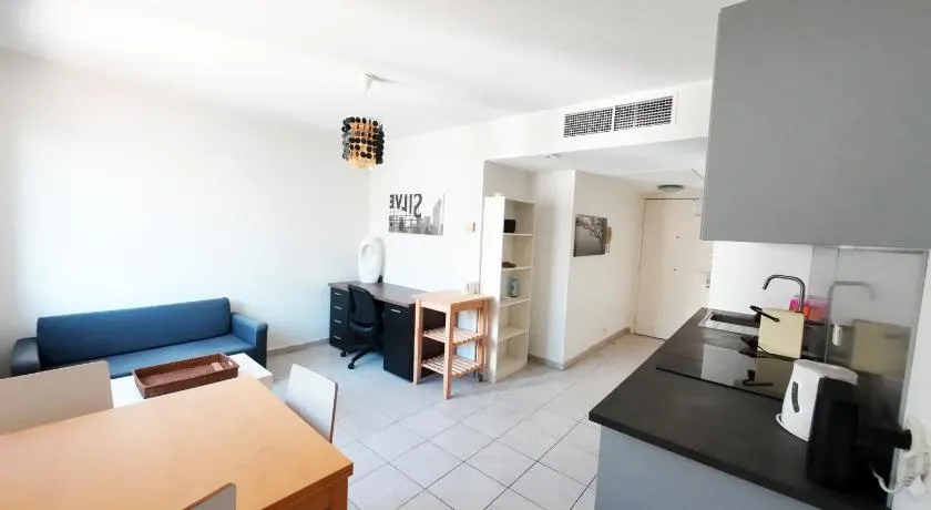 Plage de Juan Les Pins - Apartment with Air conditioner - Image 1